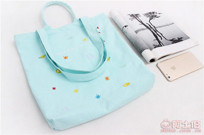 韓版刺繡花原創(chuàng)布包 時尚與實用兼?zhèn)涞呐椒际痔岽? />
<div   id=